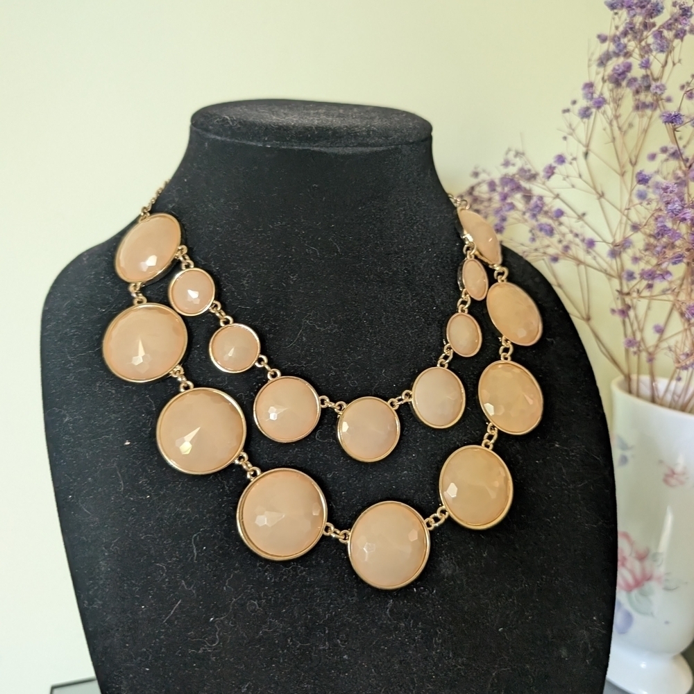 Elegant Gold and Cream Necklace
